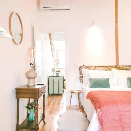 2 Bedrooms With View Balcony And Wifi At アパート リスボン